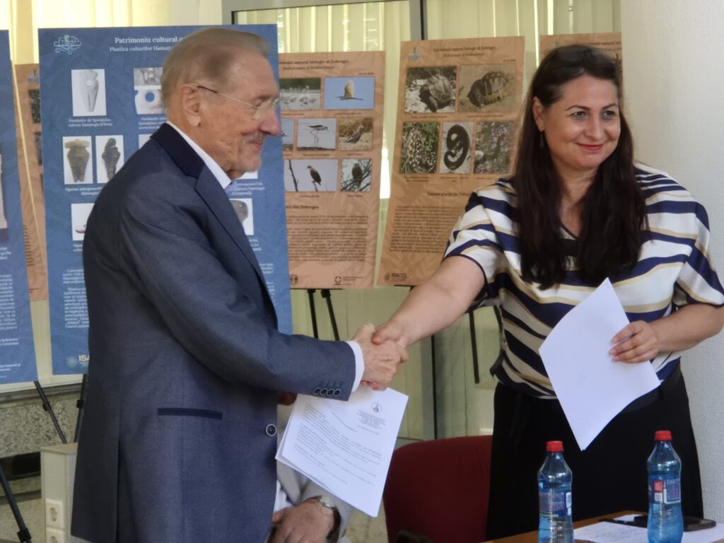 FOTO VIDEO Emil Constantinescu participă la vernisajul dedicat patrimoniului natural și cultural al Dobrogei, la Constanța 19 FOTO VIDEO Emil Constantinescu participă la vernisajul dedicat patrimoniului natural și cultural al Dobrogei, la Constanța 3d833702 0047 444f b332 665a45afc36d