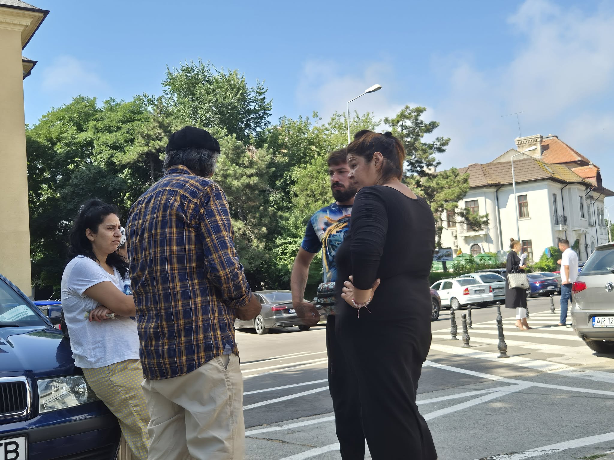 FOTO VIDEO Sprijinul familiei pentru Mogoșu/ Rudele au venit să-l susțină la Tribunal: Numai În TikTokuri stătea… UPDATE 496510167 947074514210751 4635591496618350125 n