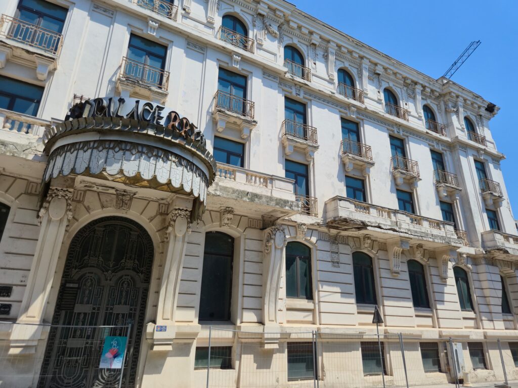 FOTO VIDEO Lucrările de reabilitare ale Hotelului Palace încă nu au început/ Bijuteria culturală va renaște cu un credit de 35 de milioane de lei 3 FOTO VIDEO Lucrările de reabilitare ale Hotelului Palace încă nu au început/ Bijuteria culturală va renaște cu un credit de 35 de milioane de lei 4f9e9342 75ce 4339 badd c3345030fee8