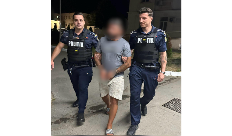 FOTO Bărbatul care a furat de pe plajă geanta unui vârstnic a fost reținut 4r4