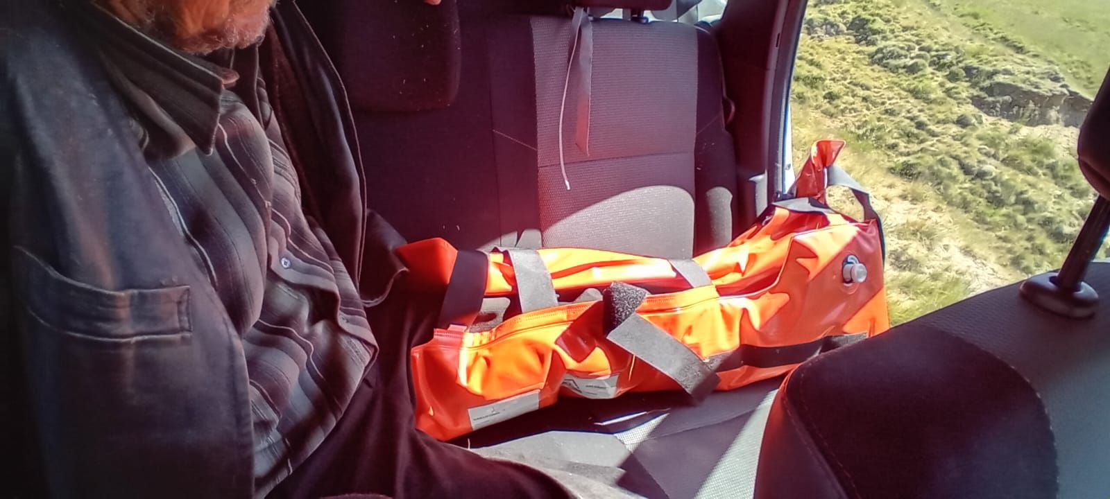 Cioban fugărit de urs în Munții Făgăraș/ Bărbatul a fost rănit la picior și a fost preluat de salvamontiști 514278507 1130689569085910 3366165011517529707 n