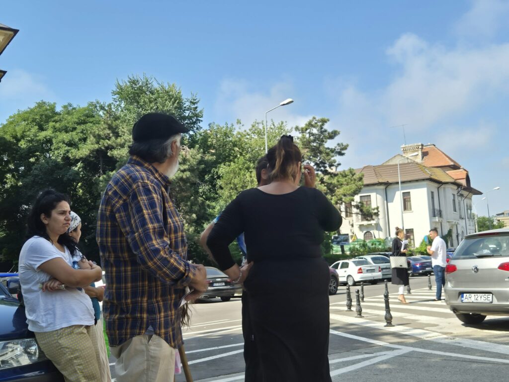 FOTO VIDEO Sprijinul familiei pentru Mogoșu/ Rudele au venit să-l susțină la Tribunal: Numai În TikTokuri stătea… UPDATE 515871847 1732772290676602 952836959281871895 n
