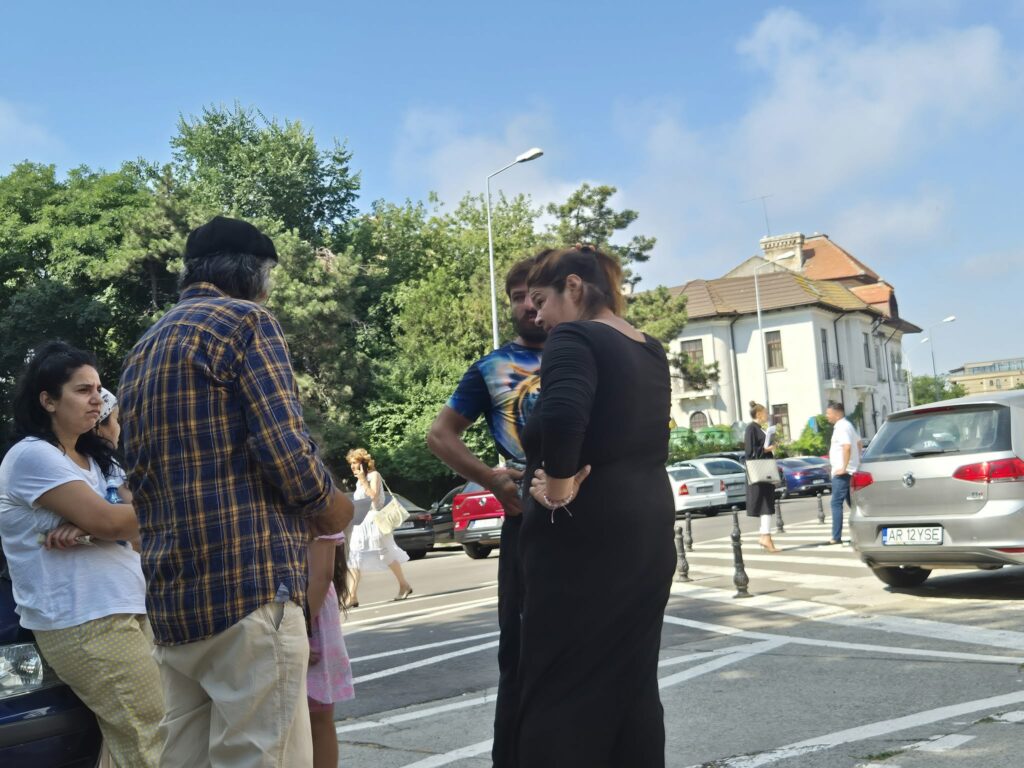 FOTO VIDEO Sprijinul familiei pentru Mogoșu/ Rudele au venit să-l susțină la Tribunal: Numai În TikTokuri stătea… UPDATE 516109091 1496231798218616 979670471214531268 n