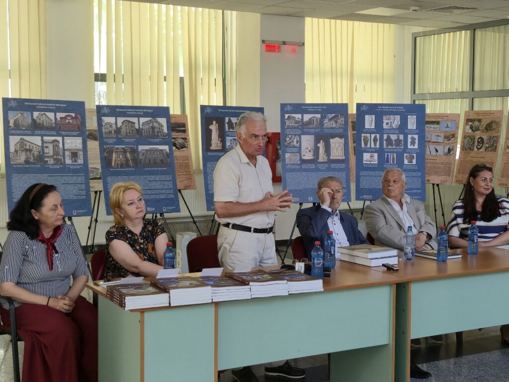 FOTO VIDEO Emil Constantinescu participă la vernisajul dedicat patrimoniului natural și cultural al Dobrogei, la Constanța 8 FOTO VIDEO Emil Constantinescu participă la vernisajul dedicat patrimoniului natural și cultural al Dobrogei, la Constanța 59d98b1f d90b 444f af45 8abac078add5