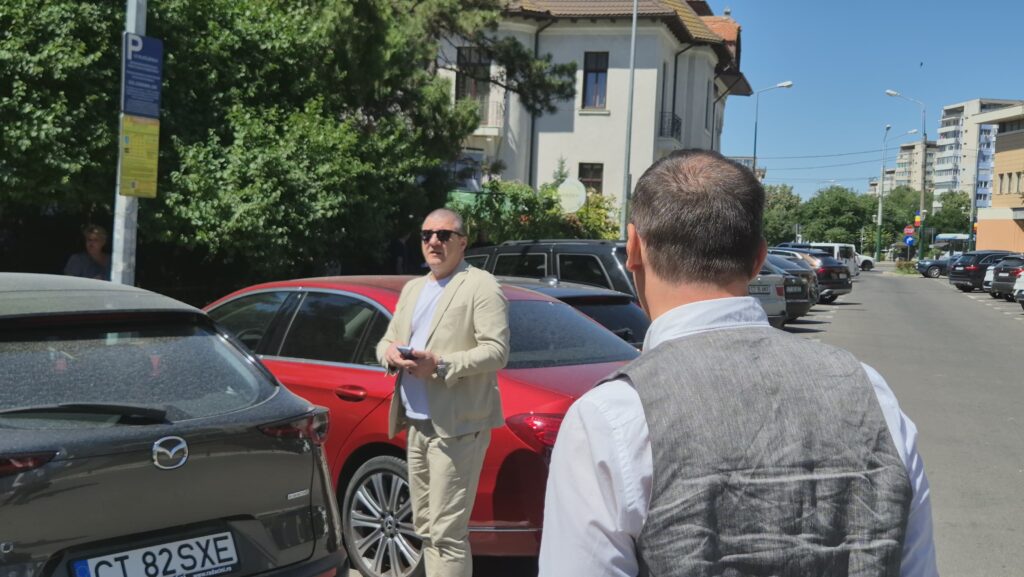 FOTO VIDEO Marius Sponoche, prezent la Tribunalul Constanța: Pozați, pozați! 5e29db8f d18d 4941 b258 33674682c5ef