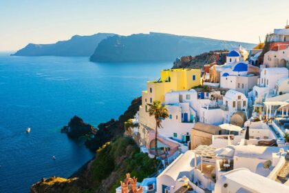 Taxa în euro pe care o vor plăti turiștii români imediat ce pun piciorul în Santorini și Mykonos 62516552
