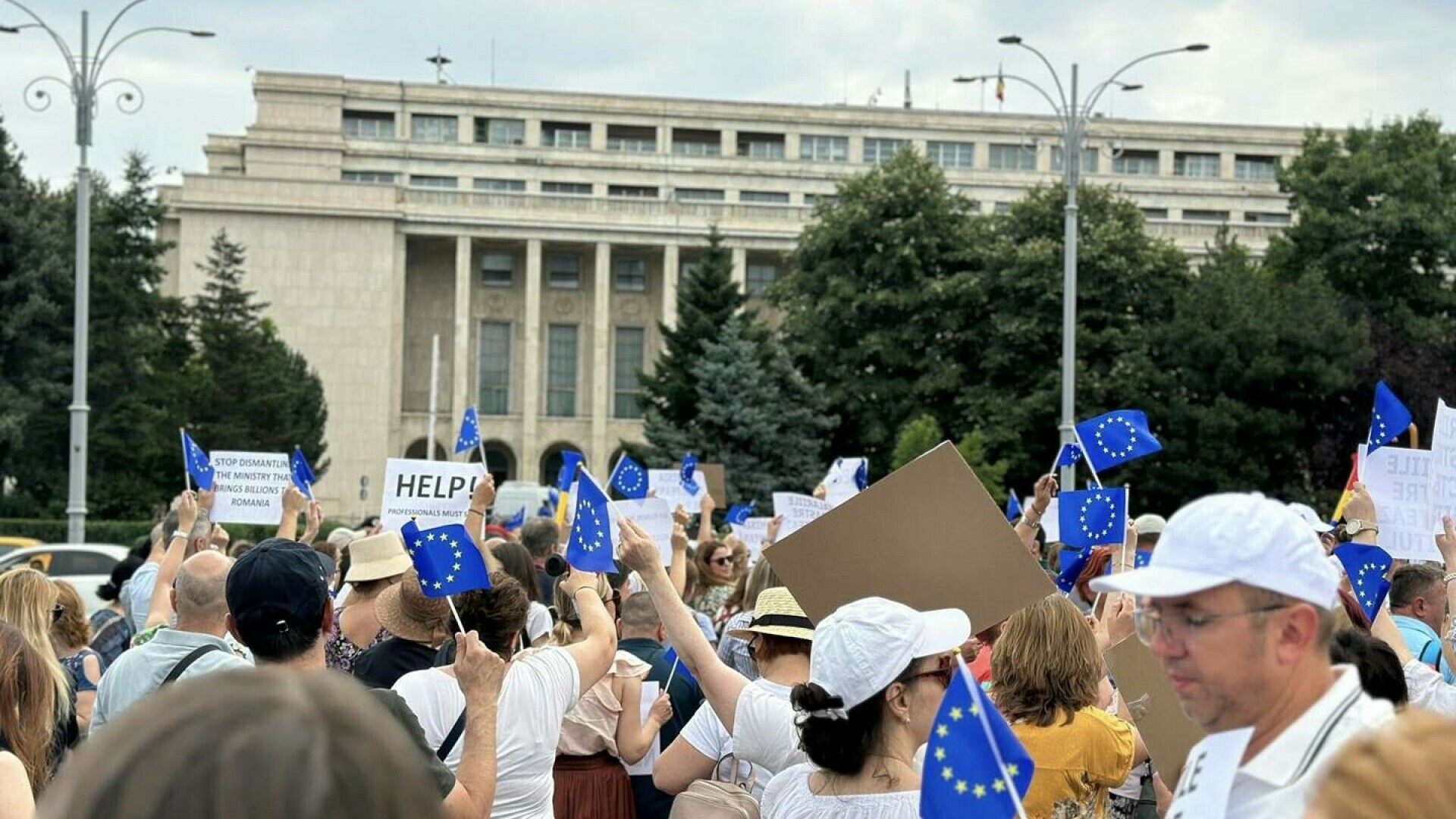 Salariații din casele judeţene de pensii protestează joi față de măsurile de austeritate ale Guvernului 62560690