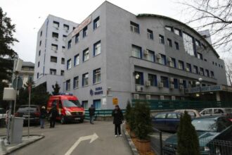 Medic de la Spitalul Floreasca, prins în flagrant în timp ce primea mită de la un pacient pentru o operație 646x4041