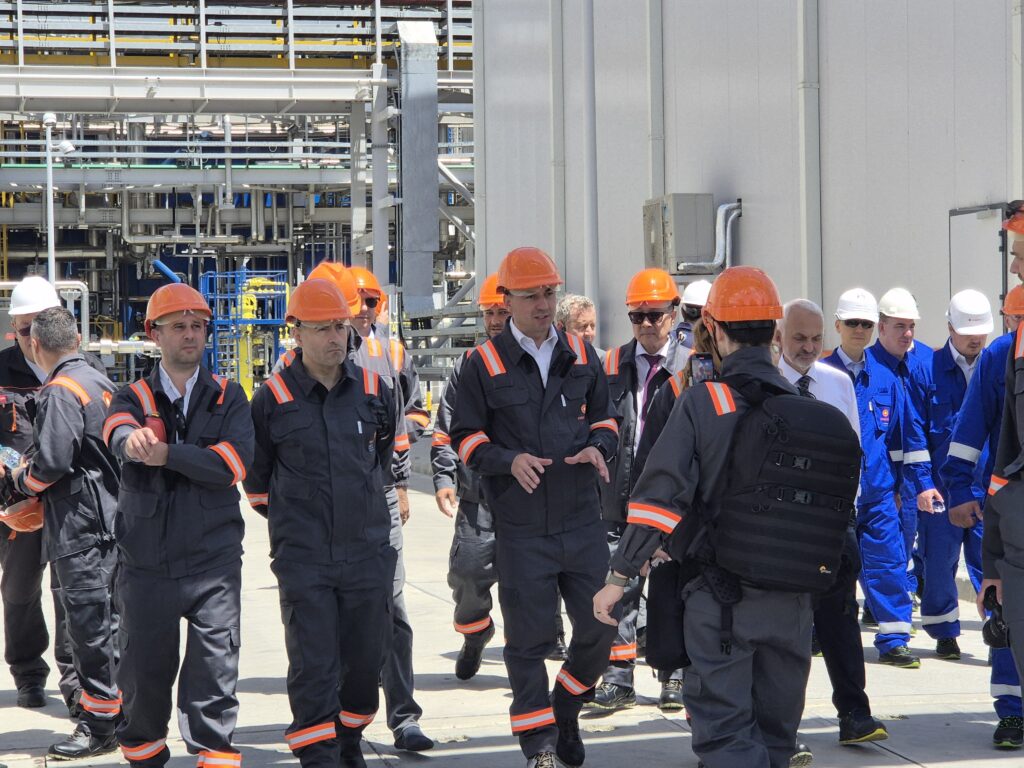 FOTO VIDEO Ministrul Energiei, în vizită la centrala de cogenerare de la rafinăria Petromidia/ „Mă voi muta la un furnizor care are un preț mai bun” LIVE TEXT 706a6f58 cb3d 4c7a 9dfe f214e157d14b