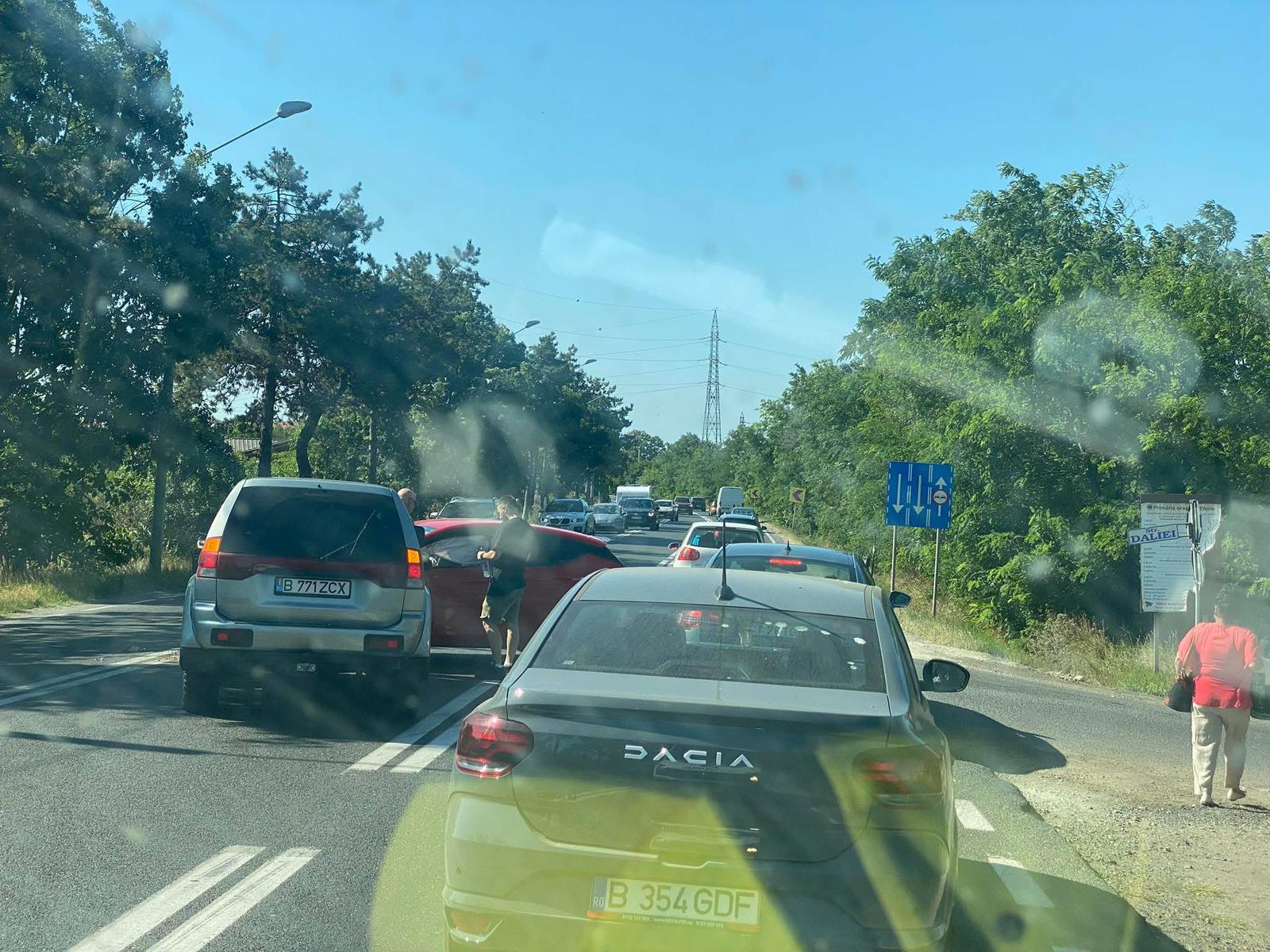 FOTO Două mașini s-au lovit pe DN39, în Eforie Nord 708e9b59 b260 454a aaf3 a5a9b2fe4168