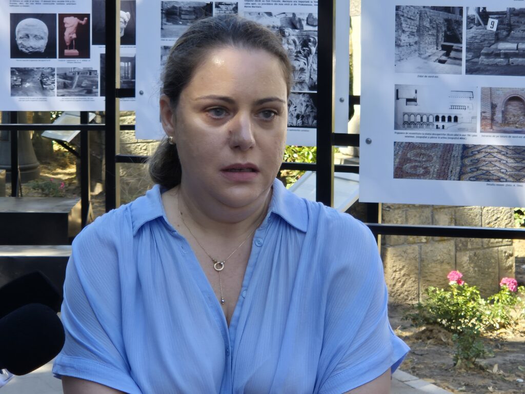 FOTO VIDEO Expoziție în aer liber la Edificiul roman cu mozaic: „File de istorie tomitană” 15 FOTO VIDEO Expoziție în aer liber la Edificiul roman cu mozaic: „File de istorie tomitană” 7ae14962 2fe5 4d4f 947d 2d0afe625c4d