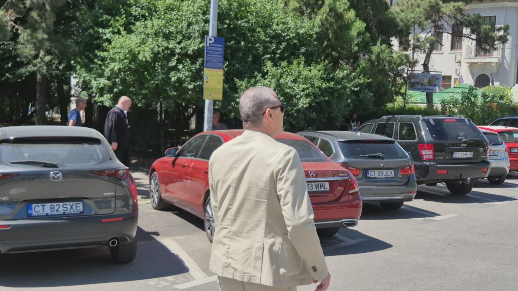 FOTO VIDEO Marius Sponoche, prezent la Tribunalul Constanța: Pozați, pozați! 8b1b91c2 8806 457f 9165 3cf010947c2c