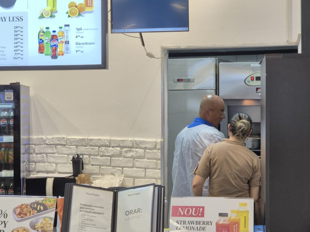 EXCLUSIV FOTO VIDEO/ Control DSVSA în City Park Mall! Mai multe restaurante, ÎNCHISE/ UPDATE 6 EXCLUSIV FOTO VIDEO/ Control DSVSA în City Park Mall! Mai multe restaurante, ÎNCHISE/ UPDATE 98efa92b 9905 4d80 8577 1c22042b5eb3