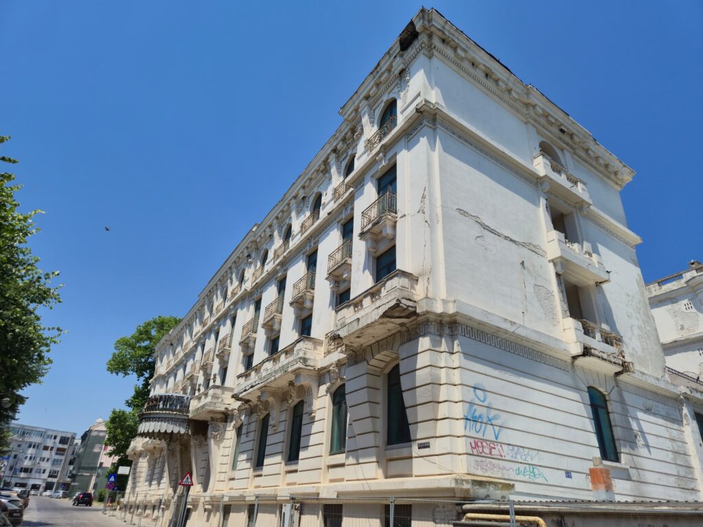 FOTO VIDEO Lucrările de reabilitare ale Hotelului Palace încă nu au început/ Bijuteria culturală va renaște cu un credit de 35 de milioane de lei 4 FOTO VIDEO Lucrările de reabilitare ale Hotelului Palace încă nu au început/ Bijuteria culturală va renaște cu un credit de 35 de milioane de lei 9ce0bb51 7158 4208 91a3 2dd2dd410a90