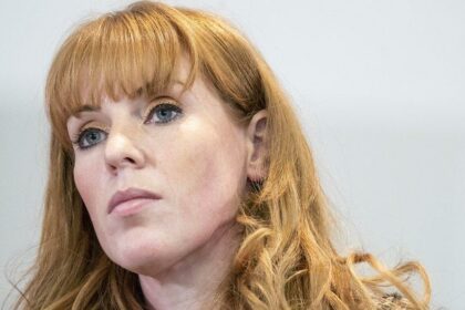 Guvernul britanic scade vârsta dreptului la vot la 16 ani Angela Rayner