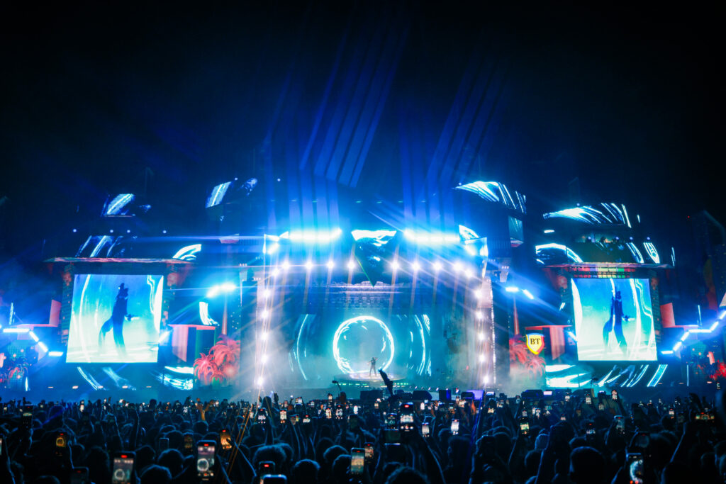 FOTO Ziua 1 la Beach, Please! Young Thug a fluturat steagul României, iar Yeat a oferit un show electrizant 2 FOTO Ziua 1 la Beach, Please! Young Thug a fluturat steagul României, iar Yeat a oferit un show electrizant CR1 2338