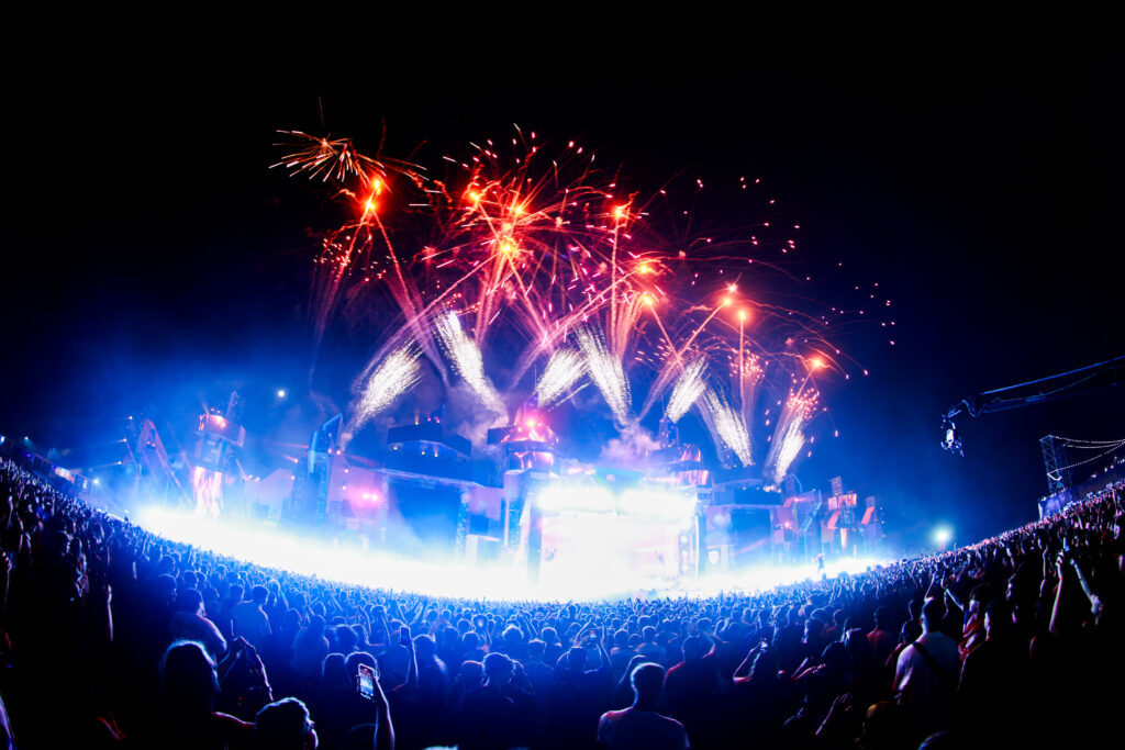 FOTO Ziua 1 la Beach, Please! Young Thug a fluturat steagul României, iar Yeat a oferit un show electrizant 6 FOTO Ziua 1 la Beach, Please! Young Thug a fluturat steagul României, iar Yeat a oferit un show electrizant CR1 3194