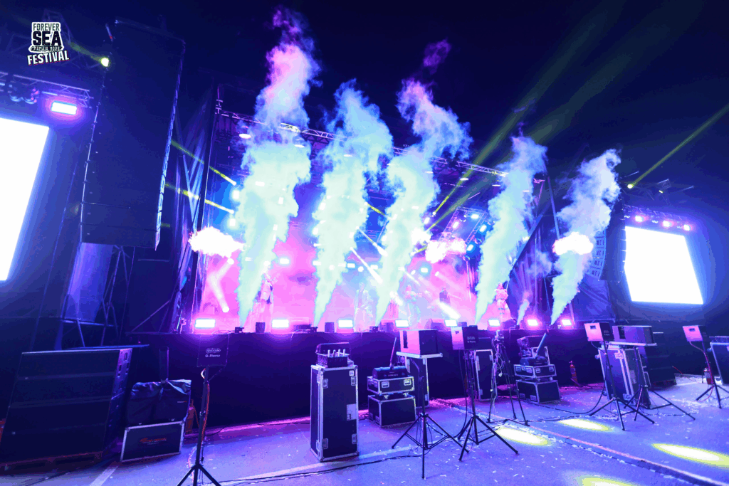 FOTO VIDEO Peste 7.000 de participanți la prima seară a ForeverSea Festival din Mamaia Nord. Muzică, emoție și distracție până în zori 3 FOTO VIDEO Peste 7.000 de participanți la prima seară a ForeverSea Festival din Mamaia Nord. Muzică, emoție și distracție până în zori FOREVERSEA FESTIVAL DAY 1 3