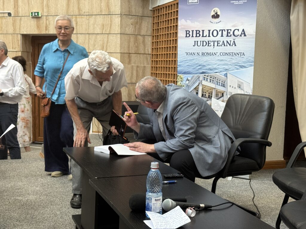 FOTO VIDEO Cristian Cealera lansează o nouă carte despre Constanța veche: „Comunitatea britanică din Kustendjie (1857–1882)” 4 FOTO VIDEO Cristian Cealera lansează o nouă carte despre Constanța veche: „Comunitatea britanică din Kustendjie (1857–1882)” IMG 2782