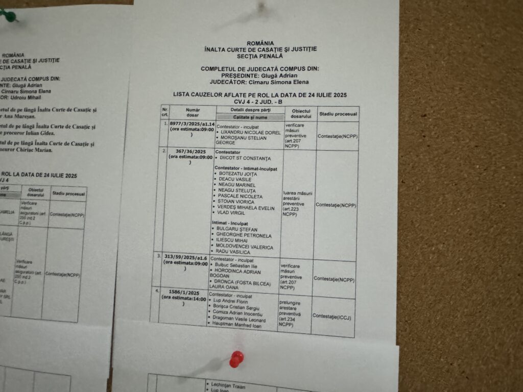UPDATE FOTO VIDEO Dosarul DIICOT “Fabrica de Moșteniri” a ajuns la ÎCCJ. Executorul Vasile Deacu și capul rețelei, Vlad Virgil, aduși în fața magistraților alături de ceilalți inculpați 2 UPDATE FOTO VIDEO Dosarul DIICOT “Fabrica de Moșteniri” a ajuns la ÎCCJ. Executorul Vasile Deacu și capul rețelei, Vlad Virgil, aduși în fața magistraților alături de ceilalți inculpați IMG 8628