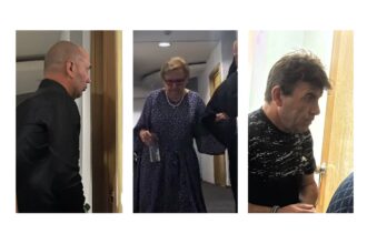 UPDATE FOTO VIDEO Dosarul DIICOT “Fabrica de Moșteniri” a ajuns la ÎCCJ. Executorul Vasile Deacu și capul rețelei, Vlad Virgil, aduși în fața magistraților alături de ceilalți inculpați IMG 8644