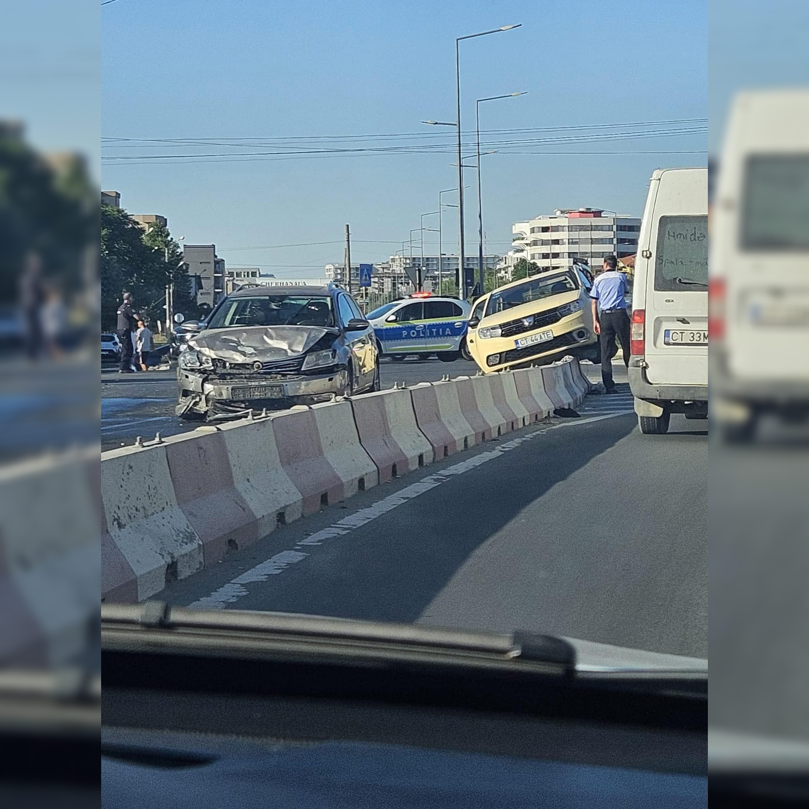 FOTO VIDEO Accident grav în Mamaia Nord: PATRU persoane au ajuns la spital, dintre care una în COMĂ Image Editor5