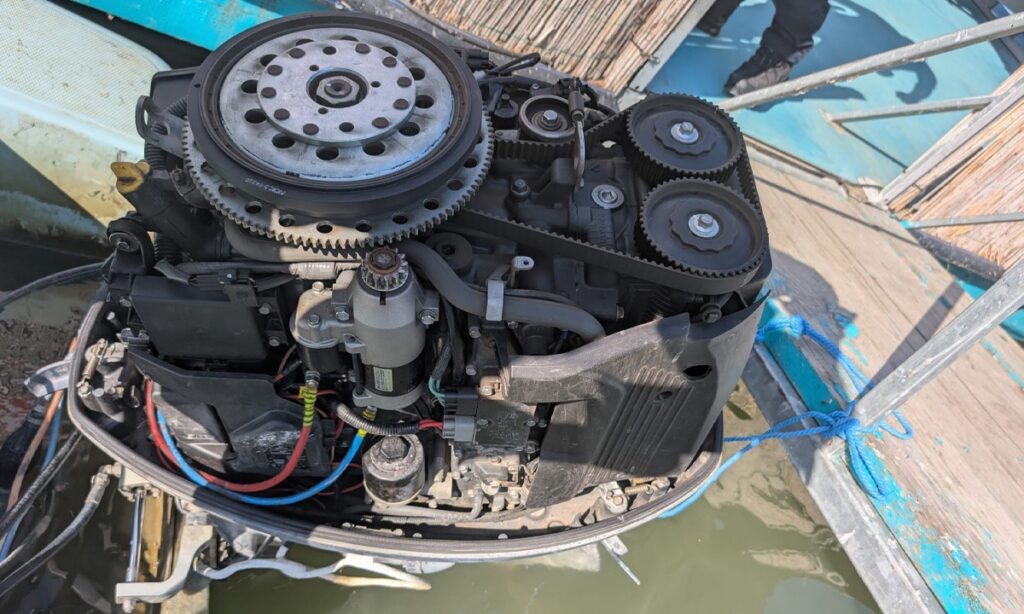 Motor de barcă, în valoare de 35.000 de lei, căutat de autoritățile din Suedia, descoperit de polițiștii de frontieră tulceni 2 Motor de barcă, în valoare de 35.000 de lei, căutat de autoritățile din Suedia, descoperit de polițiștii de frontieră tulceni Imagine WhatsApp 2025 07 07 la 11.02.59 458fa5ce