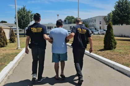 VIDEO Bărbat reținut pentru tâlhărie calificată în Constanța/ A lovit un bărbat în cap și i-a furat telefonul mobil Imagine WhatsApp 2025 07 18 la 14.19.32 3a943190 1