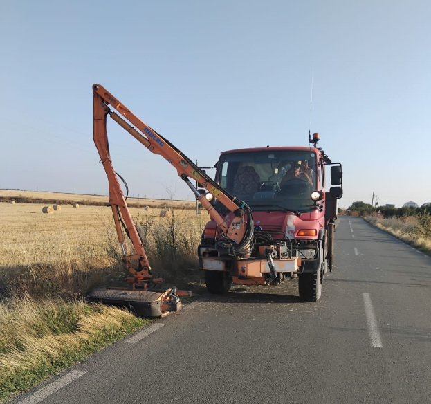 FOTO - DJCT: Lucrări de întreținere pe drumurile județene din zona Ciocârlia 2 FOTO - DJCT: Lucrări de întreținere pe drumurile județene din zona Ciocârlia Screenshot 2025 07 28 085528