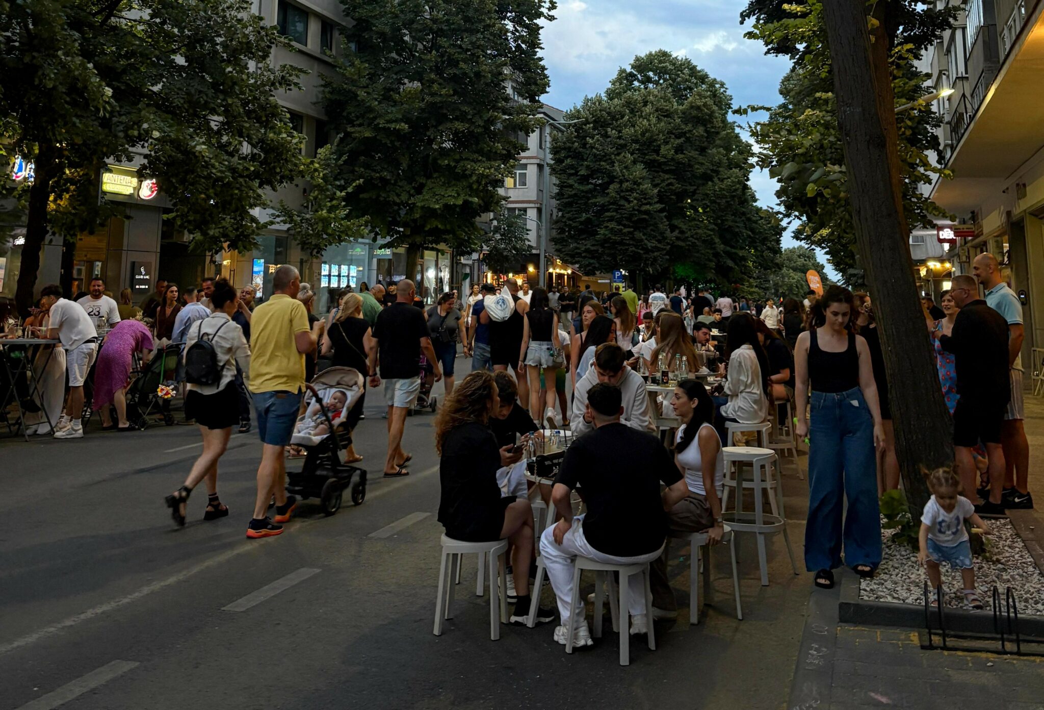 Bulevardul Tomis devine pietonal și în acest weekend. Greek Street Dance - o seară grecească, chiar în inima Constanței! Tomis 3