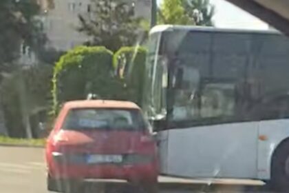 VIDEO O mașină a fost lovită de CT Bus la intersecția de la Far, Constanța WhatsApp Image 2025 07 03 at 17.42.52