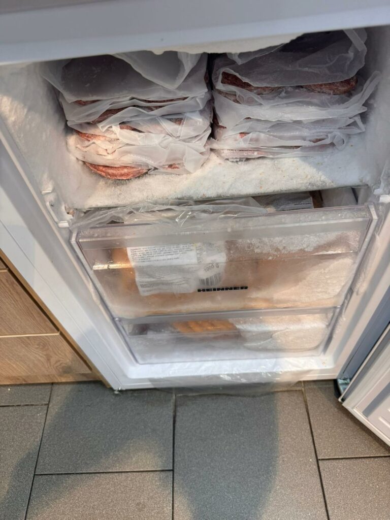 FOTO VIDEO ANPC a închis șase supermarketuri pe litoral: produse expirate, mizerie și practici înșelătoare WhatsApp Image 2025 07 03 at 18.16.12