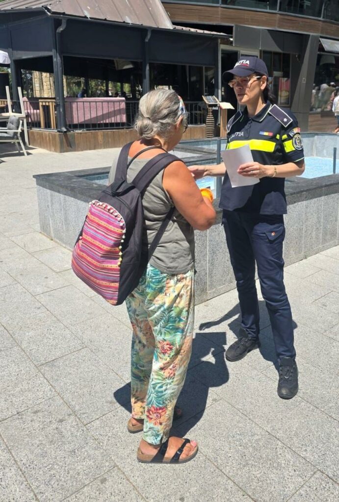 FOTO Polițiștii constănțeni au desfășurat o campanie de prevenire pentru siguranța pietonilor și bicicliștilor 4 FOTO Polițiștii constănțeni au desfășurat o campanie de prevenire pentru siguranța pietonilor și bicicliștilor WhatsApp Image 2025 07 05 at 13.26.20