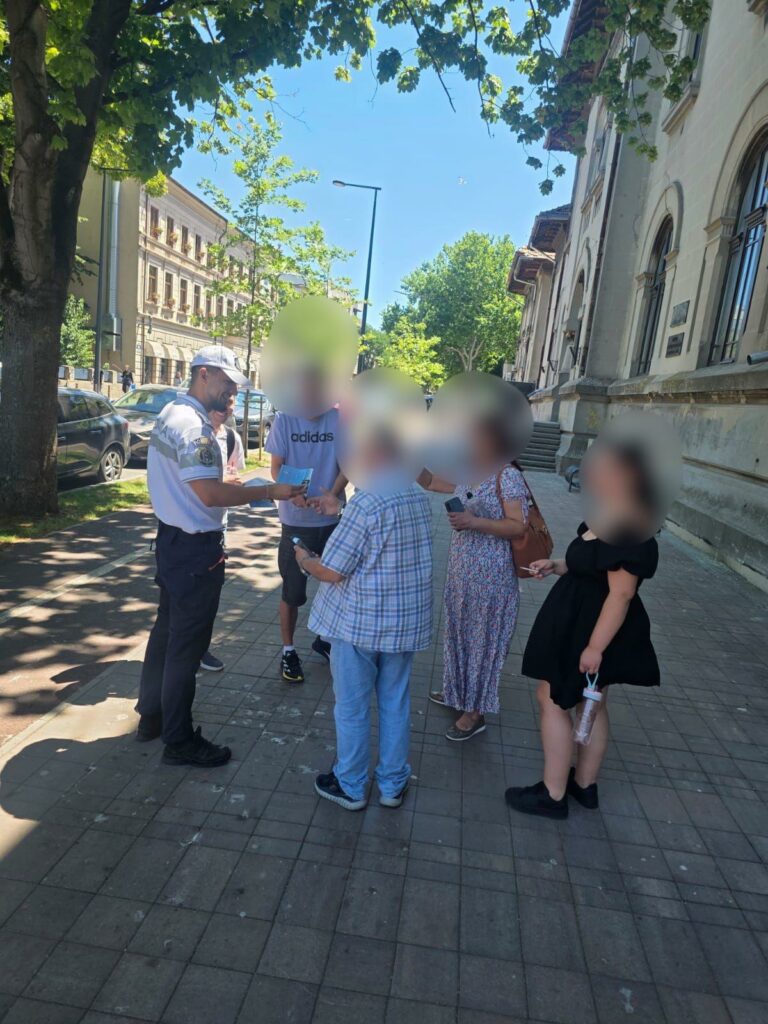 FOTO Polițiștii constănțeni au desfășurat o campanie de prevenire pentru siguranța pietonilor și bicicliștilor 5 FOTO Polițiștii constănțeni au desfășurat o campanie de prevenire pentru siguranța pietonilor și bicicliștilor WhatsApp Image 2025 07 05 at 13.26.21