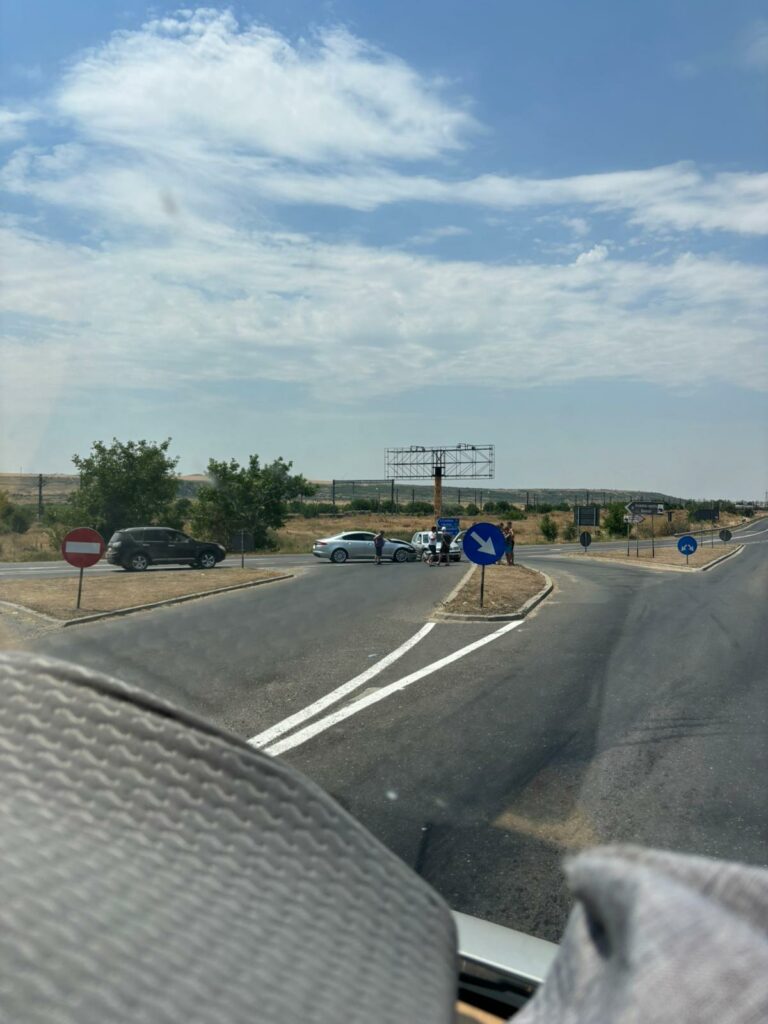 FOTO VIDEO Accident între două autoturisme la Poarta Albă, Constanța 3 FOTO VIDEO Accident între două autoturisme la Poarta Albă, Constanța WhatsApp Image 2025 07 05 at 13.45.51