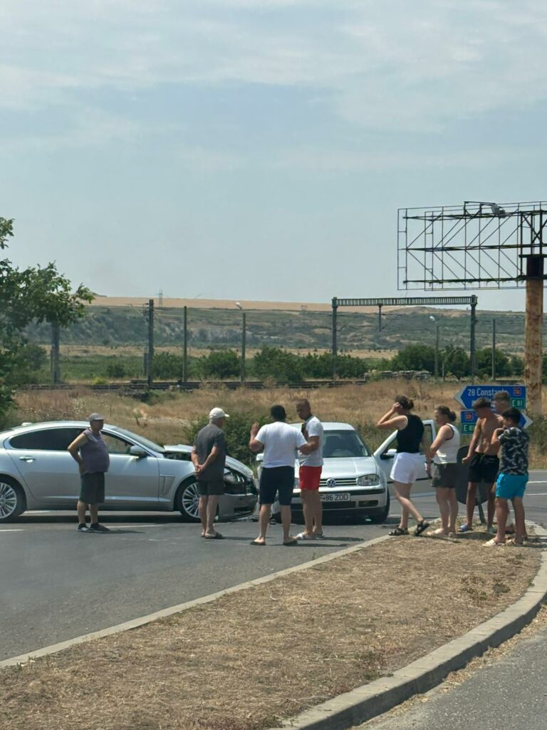 FOTO VIDEO Accident între două autoturisme la Poarta Albă, Constanța 2 FOTO VIDEO Accident între două autoturisme la Poarta Albă, Constanța WhatsApp Image 2025 07 05 at 13.45.52