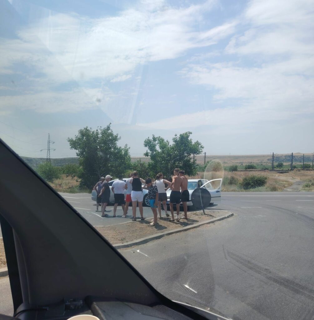FOTO VIDEO Accident între două autoturisme la Poarta Albă, Constanța 4 FOTO VIDEO Accident între două autoturisme la Poarta Albă, Constanța WhatsApp Image 2025 07 05 at 13.48.53