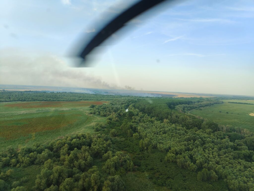 VIDEO Pompierii intervin la Chilia pentru stingerea unui incendiu extins la vegetație și pădure/ Intervine elicopterul Black Hawk UPDATE 6 VIDEO Pompierii intervin la Chilia pentru stingerea unui incendiu extins la vegetație și pădure/ Intervine elicopterul Black Hawk UPDATE WhatsApp Image 2025 07 05 at 21.24.17