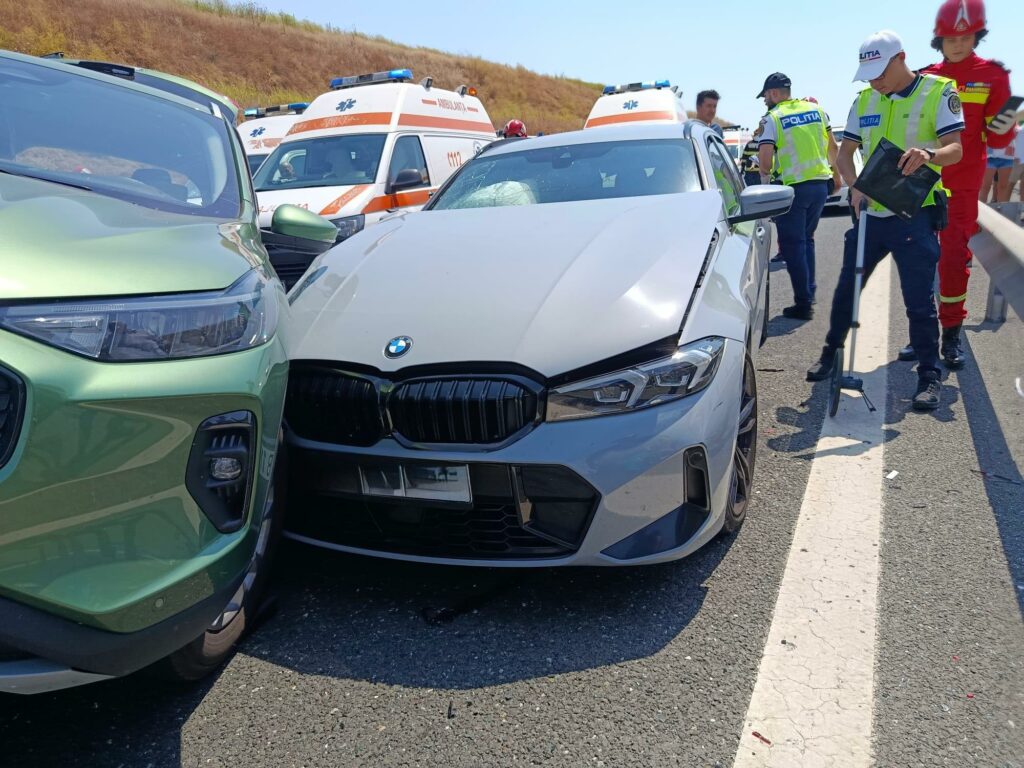 FOTO VIDEO Plan roșu de intervenție pe A2: carambol cu șapte mașini / Trei victime transportate la spital UPDATE 3 FOTO VIDEO Plan roșu de intervenție pe A2: carambol cu șapte mașini / Trei victime transportate la spital UPDATE WhatsApp Image 2025 07 06 at 12.28.09 2