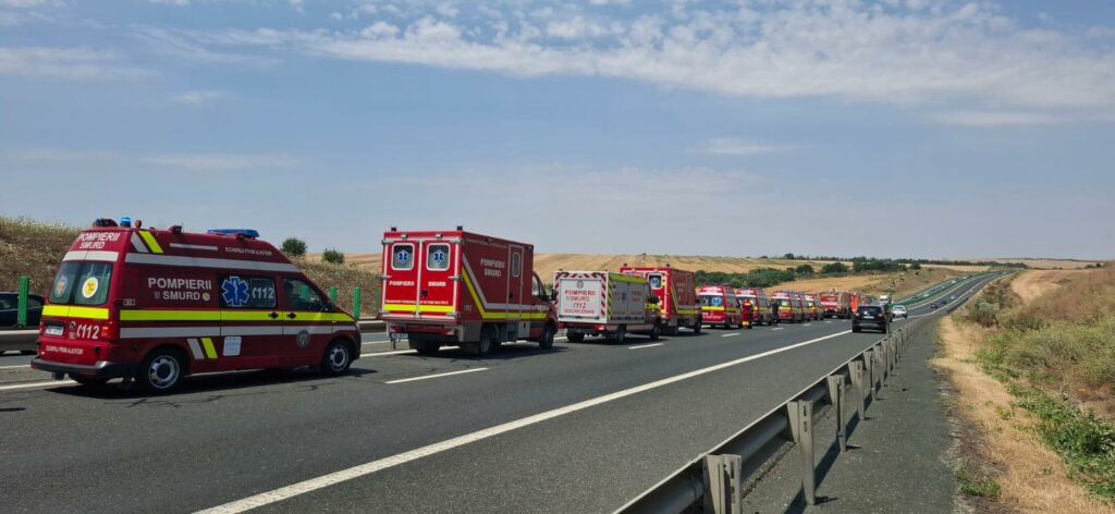 FOTO VIDEO Plan roșu de intervenție pe A2: carambol cu șapte mașini / Trei victime transportate la spital UPDATE 4 FOTO VIDEO Plan roșu de intervenție pe A2: carambol cu șapte mașini / Trei victime transportate la spital UPDATE WhatsApp Image 2025 07 06 at 12.28.21 1