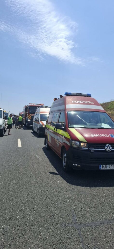 FOTO VIDEO Plan roșu de intervenție pe A2: carambol cu șapte mașini / Trei victime transportate la spital UPDATE 6 FOTO VIDEO Plan roșu de intervenție pe A2: carambol cu șapte mașini / Trei victime transportate la spital UPDATE WhatsApp Image 2025 07 06 at 12.28.22 1