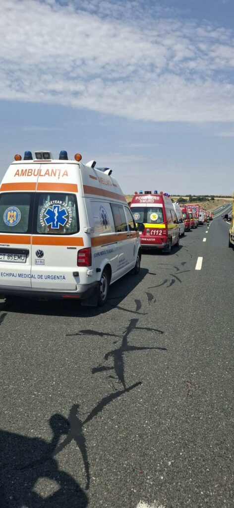 FOTO VIDEO Plan roșu de intervenție pe A2: carambol cu șapte mașini / Trei victime transportate la spital UPDATE 7 FOTO VIDEO Plan roșu de intervenție pe A2: carambol cu șapte mașini / Trei victime transportate la spital UPDATE WhatsApp Image 2025 07 06 at 12.28.23 1