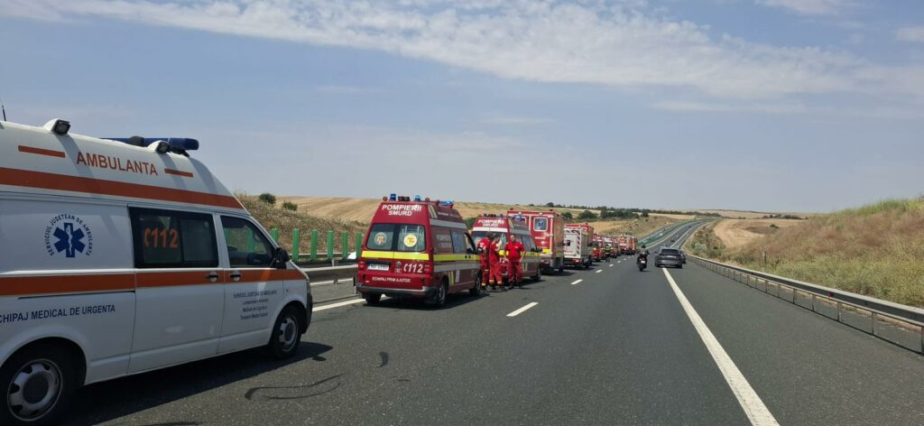 FOTO VIDEO Plan roșu de intervenție pe A2: carambol cu șapte mașini / Trei victime transportate la spital UPDATE 8 FOTO VIDEO Plan roșu de intervenție pe A2: carambol cu șapte mașini / Trei victime transportate la spital UPDATE WhatsApp Image 2025 07 06 at 12.28.24