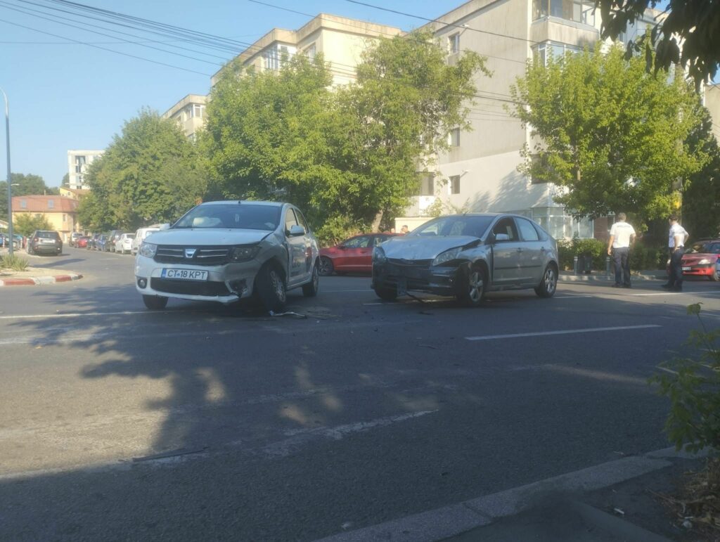 VIDEO FOTO Două victime au ajuns la spital după un accident între două mașini pe strada Theodor Burada din Constanța 3 VIDEO FOTO Două victime au ajuns la spital după un accident între două mașini pe strada Theodor Burada din Constanța WhatsApp Image 2025 07 07 at 18.53.29 1