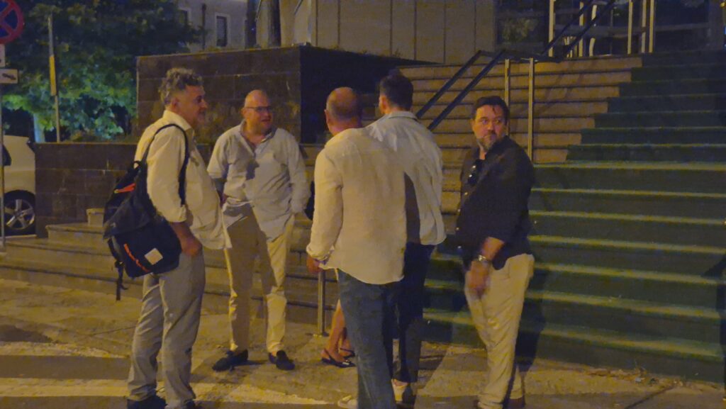 VIDEO „Ați bătut recordul la morți”/Vasile Deacu și CAPUL REȚELEI, ARESTAȚI! Cum acționa rețeaua Fabricii de Moșteniri, STENOGRAME din dosarul DIICOT / UPDATE 6 VIDEO „Ați bătut recordul la morți”/Vasile Deacu și CAPUL REȚELEI, ARESTAȚI! Cum acționa rețeaua Fabricii de Moșteniri, STENOGRAME din dosarul DIICOT / UPDATE WhatsApp Image 2025 07 09 at 21.44.15