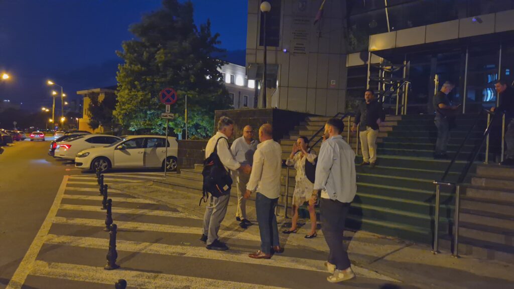 VIDEO „Ați bătut recordul la morți”/Vasile Deacu și CAPUL REȚELEI, ARESTAȚI! Cum acționa rețeaua Fabricii de Moșteniri, STENOGRAME din dosarul DIICOT / UPDATE 5 VIDEO „Ați bătut recordul la morți”/Vasile Deacu și CAPUL REȚELEI, ARESTAȚI! Cum acționa rețeaua Fabricii de Moșteniri, STENOGRAME din dosarul DIICOT / UPDATE WhatsApp Image 2025 07 09 at 21.44.16