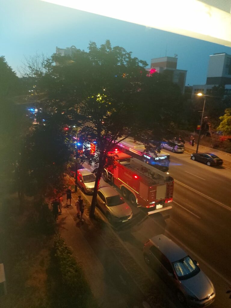 FOTO VIDEO SCANDAL la un incendiu pe 1 Mai: Proprietar, încătușat de pompieri după ce a refuzat să deschidă ușa 3 FOTO VIDEO SCANDAL la un incendiu pe 1 Mai: Proprietar, încătușat de pompieri după ce a refuzat să deschidă ușa WhatsApp Image 2025 07 10 at 21.20.17