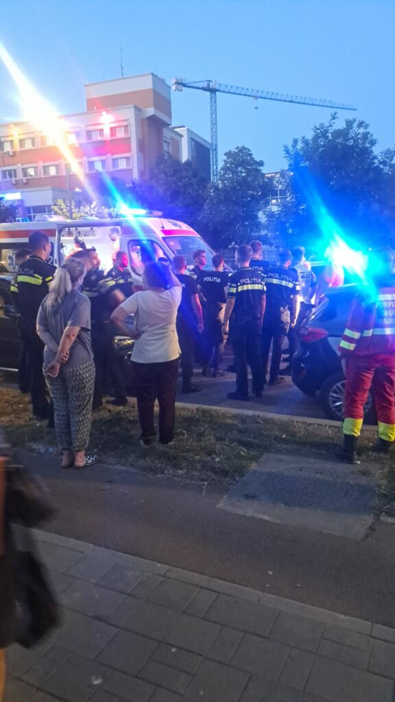 FOTO VIDEO SCANDAL la un incendiu pe 1 Mai: Proprietar, încătușat de pompieri după ce a refuzat să deschidă ușa 2 FOTO VIDEO SCANDAL la un incendiu pe 1 Mai: Proprietar, încătușat de pompieri după ce a refuzat să deschidă ușa WhatsApp Image 2025 07 10 at 21.27.25