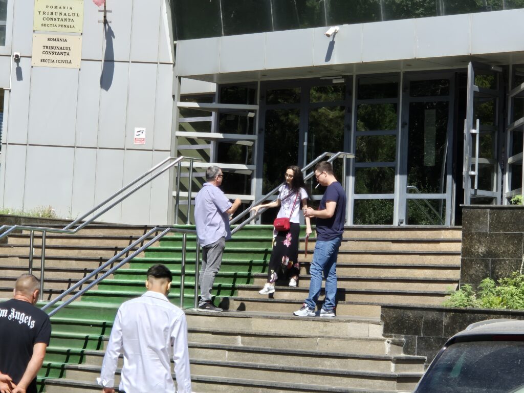 FOTO UPDATE Studentul care ar fi intenționat să își incendieze profesorul așteaptă decizii importante de la Tribunal 5 FOTO UPDATE Studentul care ar fi intenționat să își incendieze profesorul așteaptă decizii importante de la Tribunal WhatsApp Image 2025 07 11 at 10.44.37 4 1
