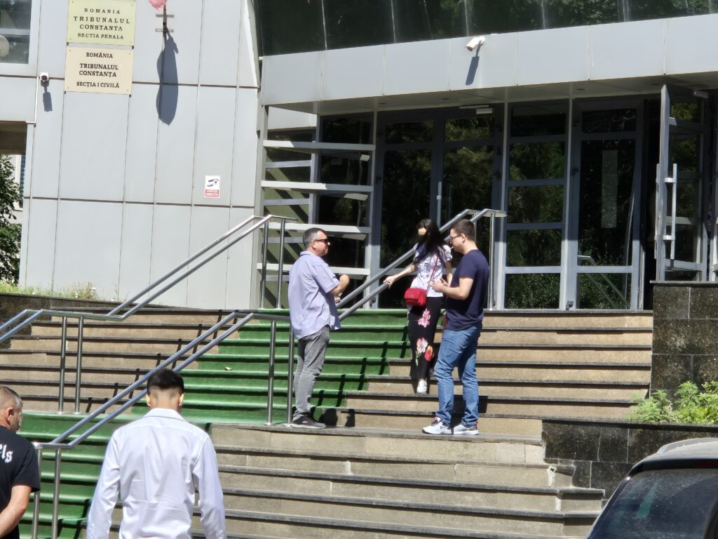 FOTO UPDATE Studentul care ar fi intenționat să își incendieze profesorul așteaptă decizii importante de la Tribunal 2 FOTO UPDATE Studentul care ar fi intenționat să își incendieze profesorul așteaptă decizii importante de la Tribunal WhatsApp Image 2025 07 11 at 10.44.39 1